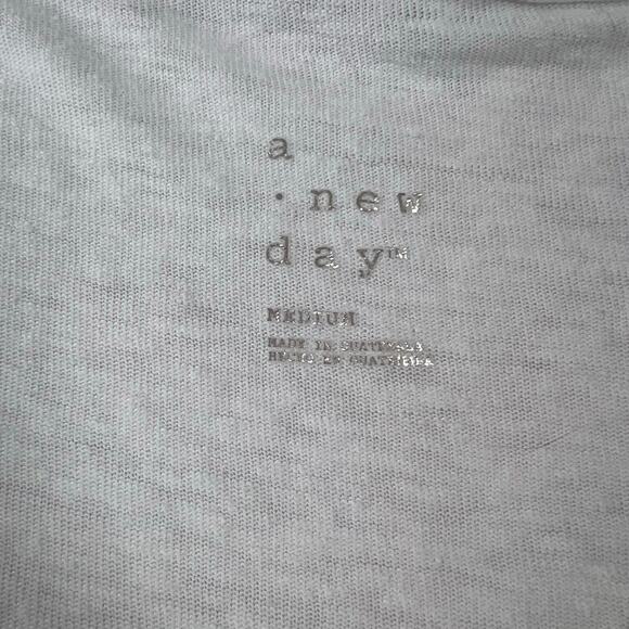 A New Day White Twist Front V-Neck T-Shirt Size Medium - Picture 5 of 8